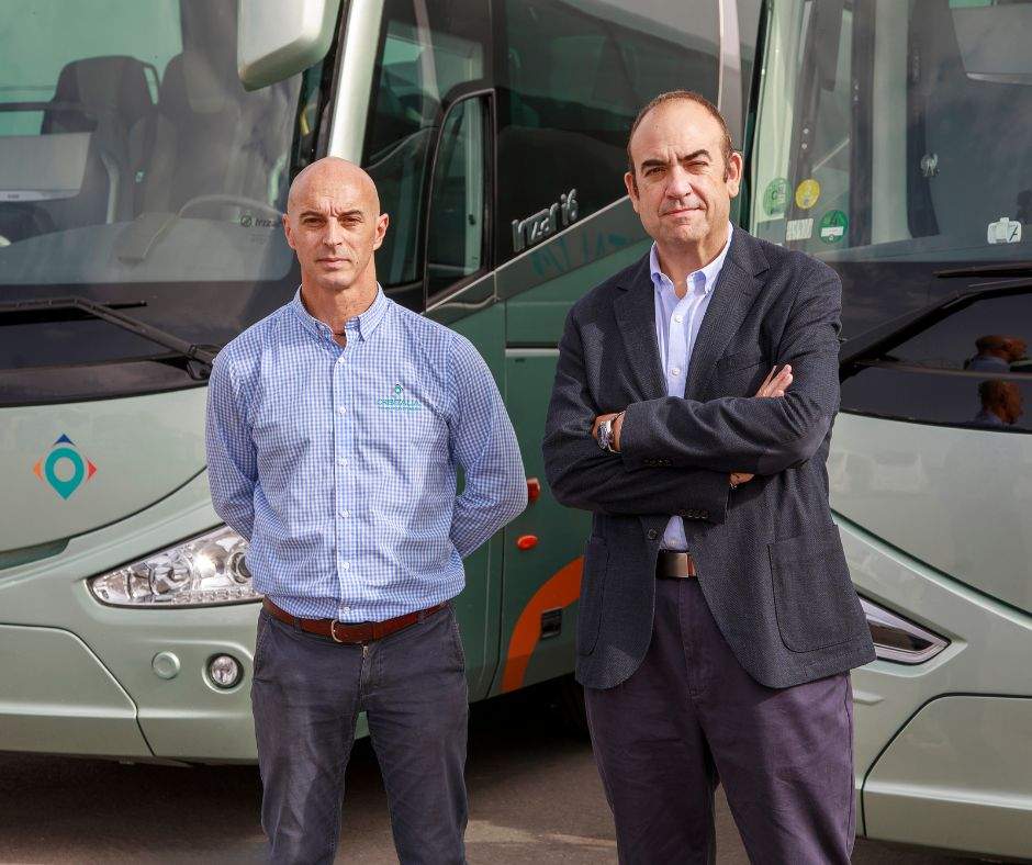 Juan Francisco junto a José Joaquín, conductor de Orbitalia. (Víctor Soriano)