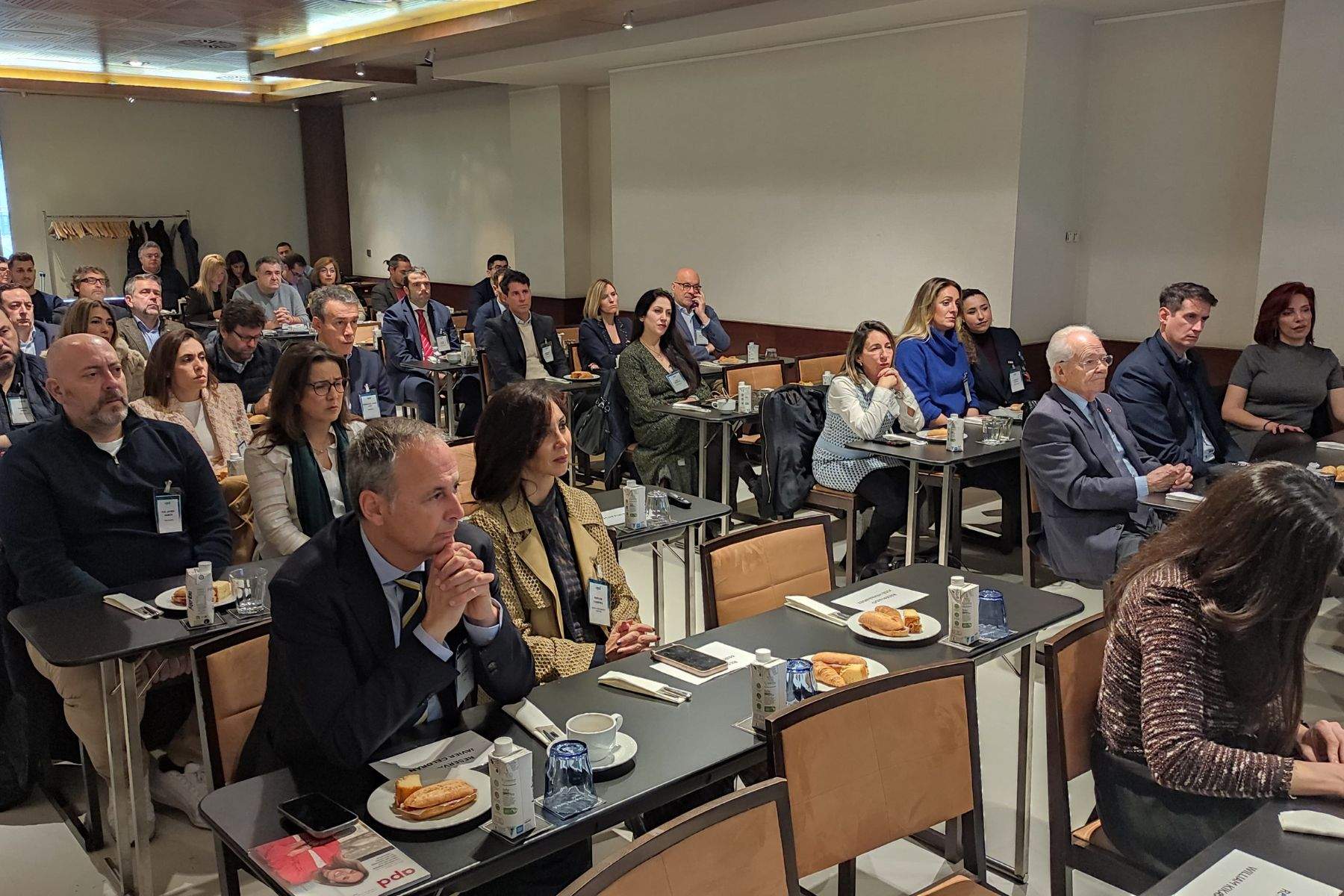 Asistentes el desayuno de APD Murcia. (APD Murcia)