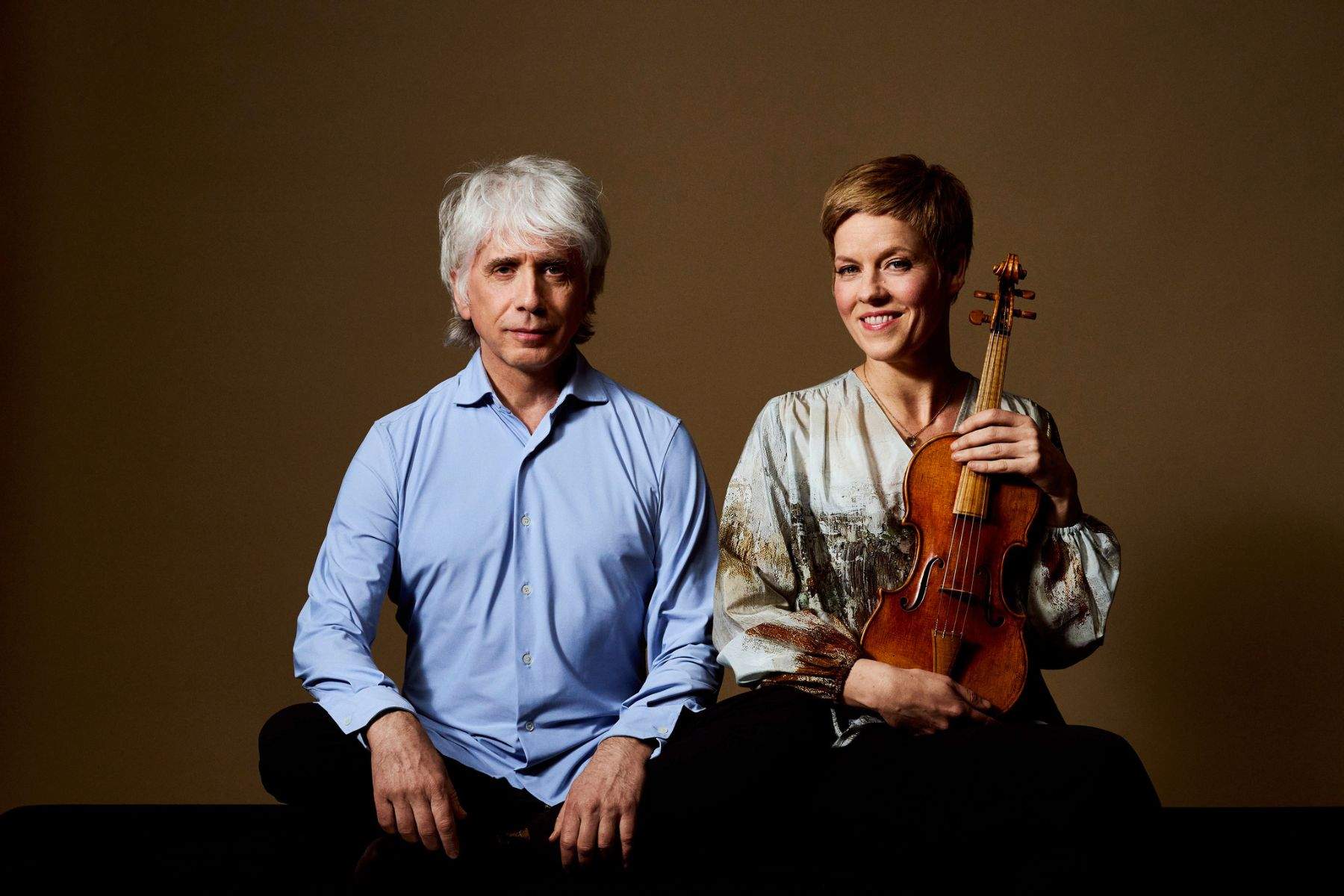 Imagen promocional de Isabelle Faust y Giovanni Antonini realizada por Felix Broede. (CARM)