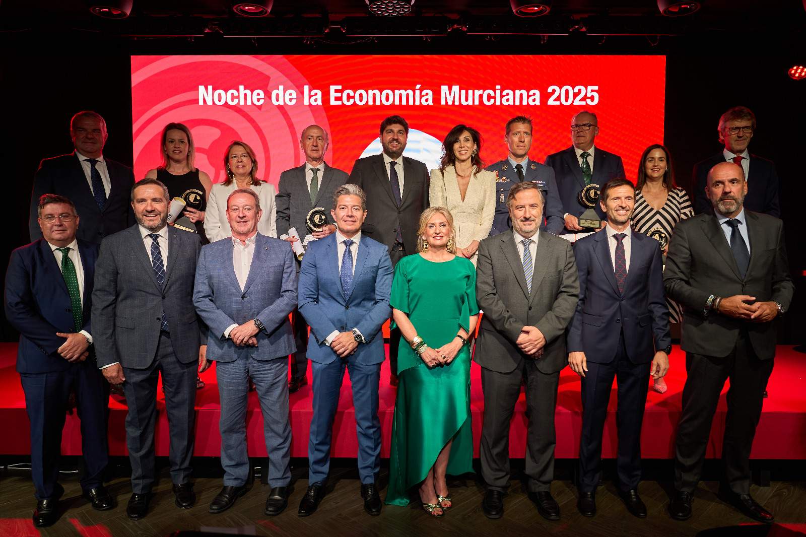 Foto de familia en la gala. (Cámara de Murcia)