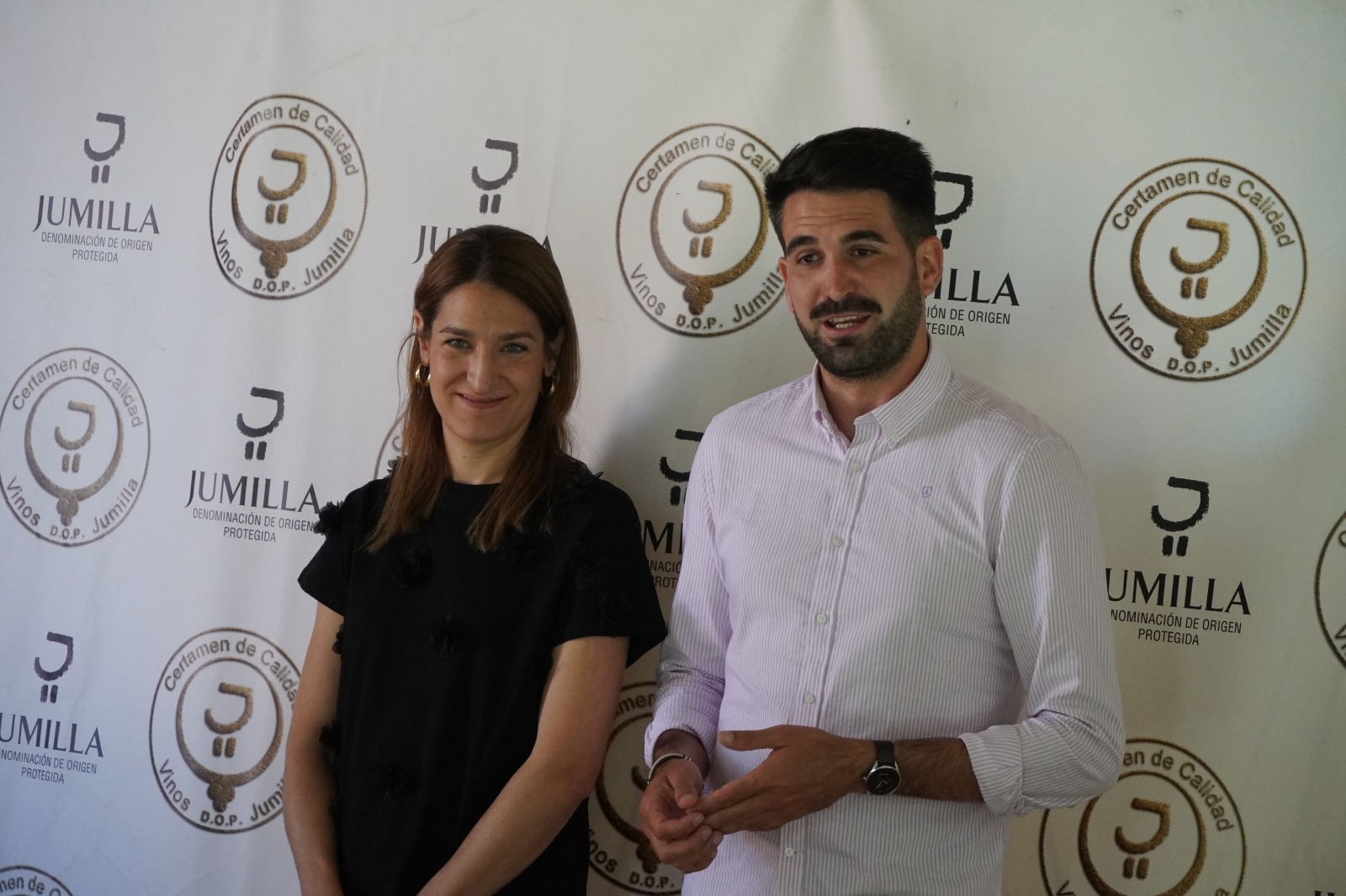 Imagen de Carolona Martínez y Antonio Pérez. (Vinos DOP Jumilla)