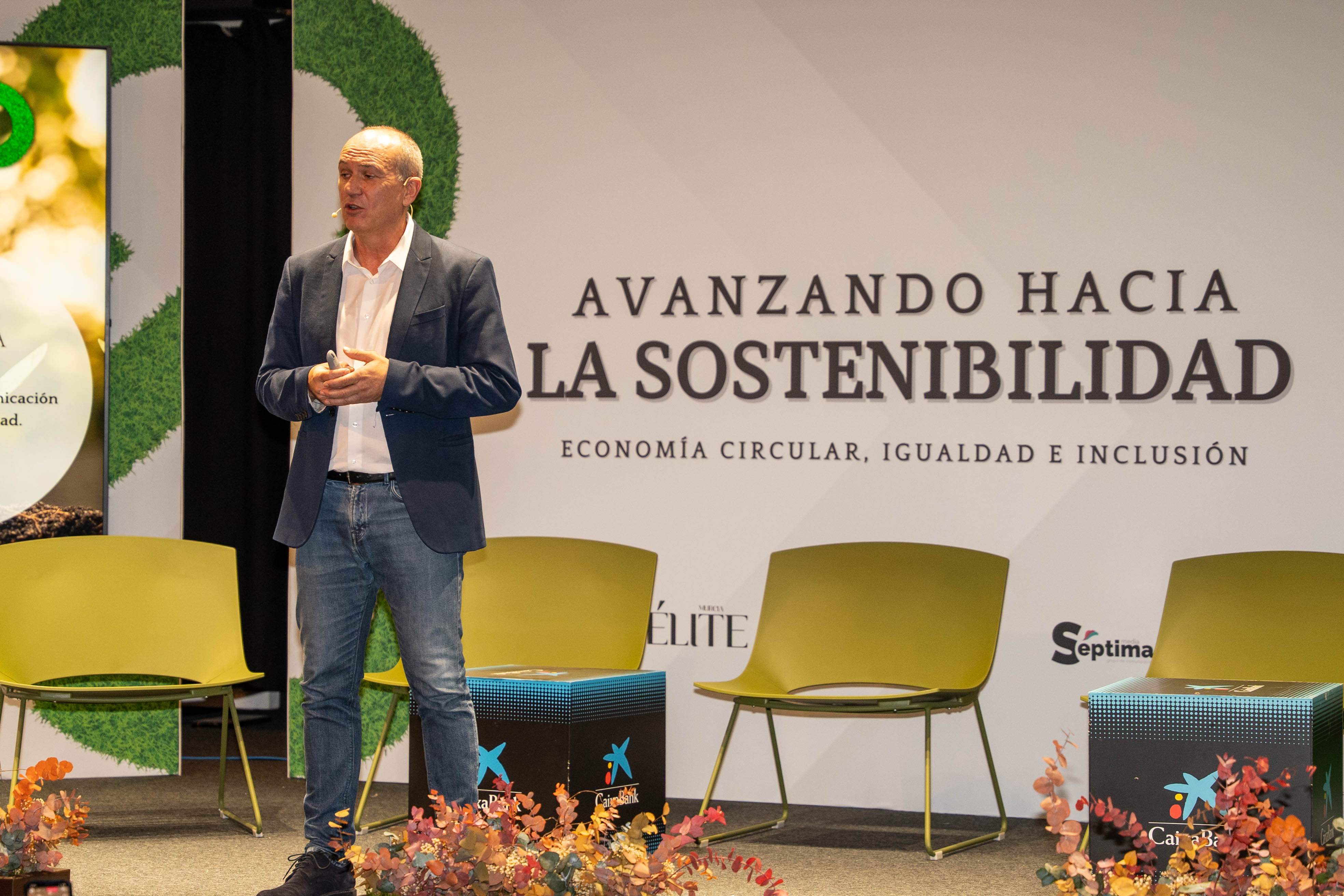 Longinos Marín durante su ponencia. (Raúl Alcántara)